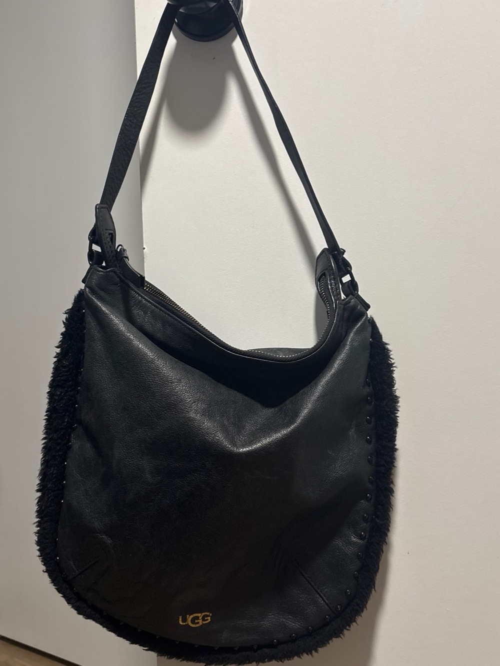 Ugg Black Leather Shoulder Bag With Shearling Trim View 2